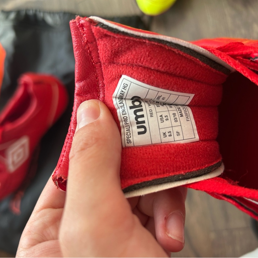 Umbro Red Soccer Shoes - Picture 3 of 3